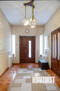 Дом 230м², 3-этажный, на длительный срок,