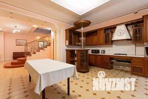 Дом 1000м², 4-этажный, посуточно,