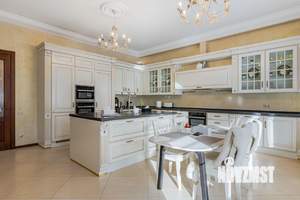 Дом 607м², 3-этажный, на длительный срок,