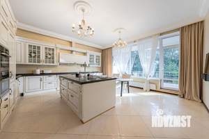 Дом 607м², 3-этажный, на длительный срок,