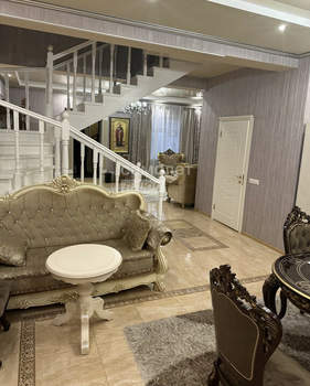 Дом 186м², 3-этажный, на длительный срок,