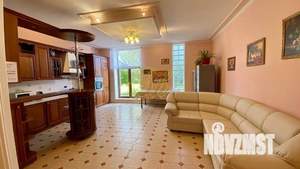 Дом 1100м², 3-этажный, посуточно,