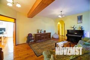 Дом 600м², 3-этажный, посуточно,