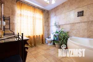 Дом 680м², 3-этажный, посуточно,