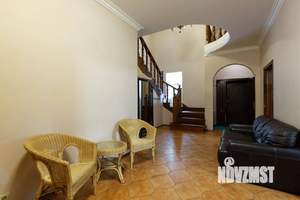 Дом 470м², 2-этажный, посуточно,