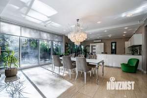 Дом 565м², 2-этажный, участок 24 сот.