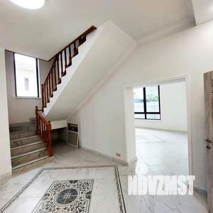 Коттедж 239м², 2-этажный, участок 6 сот.