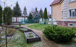 Дом 413м², 3-этажный, участок 10 сот.