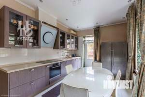 Дом 472м², 4-этажный, участок 8 сот.