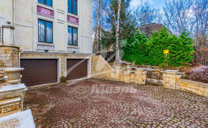 Дом 1100м², 4-этажный, участок 20 сот.