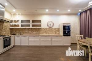 Таунхаус 330м², 3-этажный, участок 3 сот.