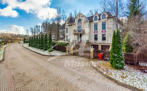 Дом 1100м², 4-этажный, участок 20 сот.