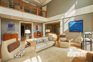 Коттедж 596м², 3-этажный, участок 200 сот.