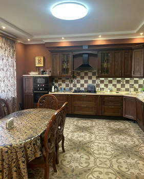 Дом 365м², 3-этажный, участок 8 сот.