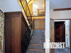 Коттедж 240м², 2-этажный, участок 6 сот.