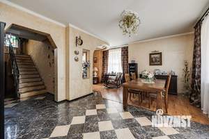 Дом 350м², 3-этажный, участок 13 сот.