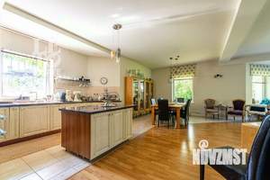 Дом 406м², 2-этажный, участок 35 сот.