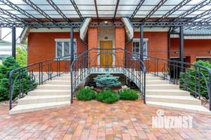 Коттедж 497м², 3-этажный, участок 15 сот.