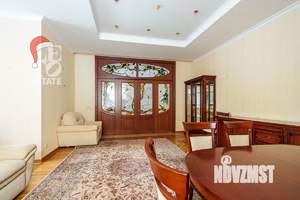 Дом 400м², 3-этажный, участок 60 сот.