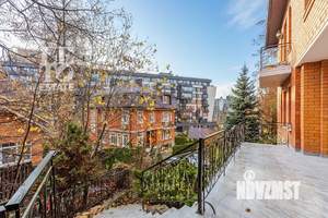 Дом 472м², 4-этажный, участок 8 сот.