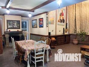 Коттедж 240м², 2-этажный, участок 6 сот.