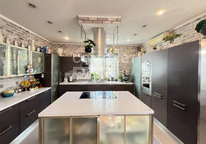 Дом 253м², 3-этажный, участок 15 сот.