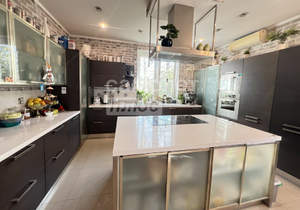 Дом 253м², 3-этажный, участок 15 сот.