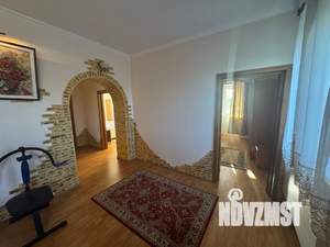 Дом 500м², 3-этажный, участок 20 сот.