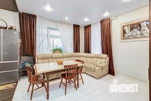 Дом 215м², 3-этажный, участок 9 сот.