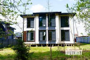 Коттедж 212м², 2-этажный, участок 7 сот.