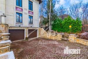 Коттедж 1100м², 4-этажный, участок 20 сот.