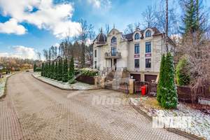 Коттедж 1100м², 4-этажный, участок 20 сот.