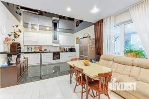 Дом 215м², 3-этажный, участок 9 сот.