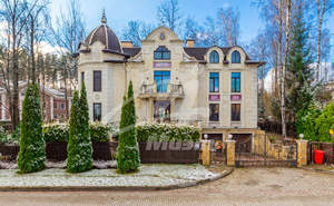 Дом 1100м², 4-этажный, участок 20 сот.