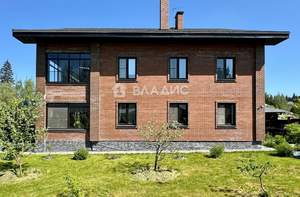 Дом 568м², 3-этажный, участок 15 сот.