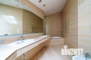 Дом 720м&sup2;, 3-этажный, посуточно, 