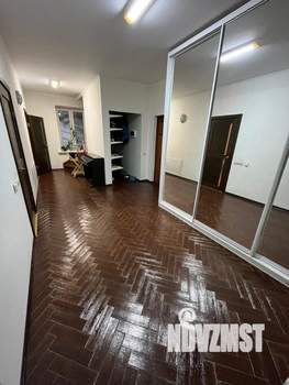 Коттедж 200м&sup2;, 2-этажный, на длительный срок, 