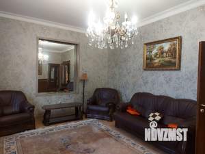 Коттедж 450м&sup2;, 3-этажный, на длительный срок, 