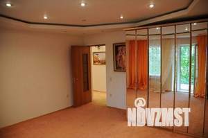 Дом 1326м&sup2;, 3-этажный, посуточно, 