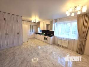 Таунхаус 200м², 3-этажный, на длительный срок, 