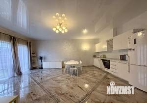 Таунхаус 200м&sup2;, 2-этажный, на длительный срок, 