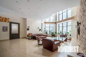 Дом 720м&sup2;, 3-этажный, посуточно, 