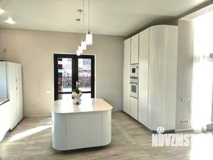 Коттедж 300м², 3-этажный, на длительный срок, 