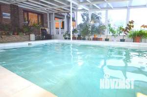 Дом 460м&sup2;, 3-этажный, посуточно, 