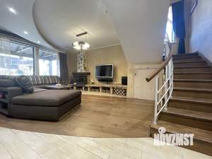 Коттедж 246м², 3-этажный, на длительный срок, 