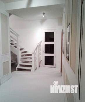 Коттедж 380м&sup2;, 2-этажный, на длительный срок, 