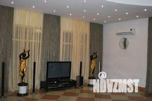 Дом 1326м&sup2;, 3-этажный, посуточно, 