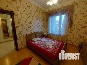 Коттедж 450м&sup2;, 3-этажный, на длительный срок, 