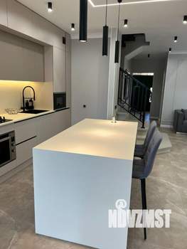 Таунхаус 277м², 3-этажный, на длительный срок, 