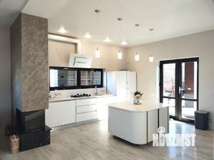 Коттедж 300м², 3-этажный, на длительный срок, 